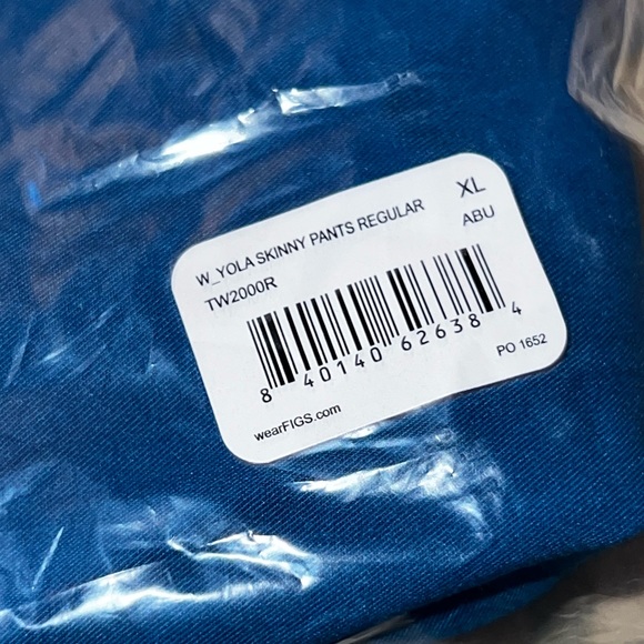 Figs Women's Alps Blue Scrub Set - Picture 2 of 5